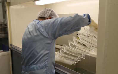 Final cleaning in cleanroom (8)